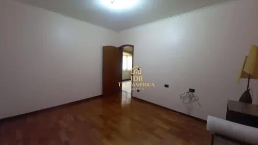 Sobrado com 3 Quartos à venda, 240m² no Parque Novo Mundo, Americana