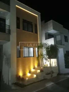 Sobrado com 5 Quartos à venda, 296m² no Campo Comprido, Curitiba