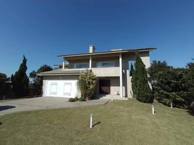 Casa com 3 Quartos para alugar, 260m² no Monte Castelo, Tubarão