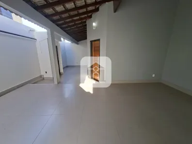 Casa com 3 Quartos para alugar, 231m² no General Osório, Uberlândia