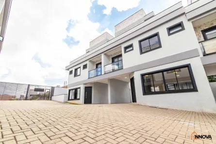 Sobrado com 3 Quartos para alugar, 136m² no Xaxim, Curitiba