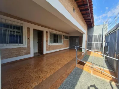 Casa com 4 Quartos à venda, 281m² no Jardim Alexandre Campos, Uberaba