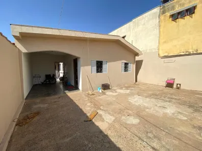 Casa com 2 Quartos à venda, 120m² no Planalto, Uberlândia