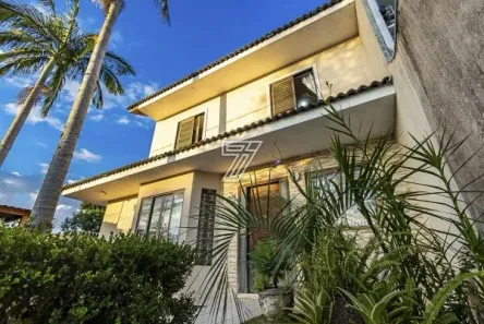Casa com 3 Quartos à venda, 180m² no Novo Mundo, Curitiba