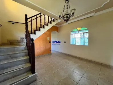 Casa com 3 Quartos para alugar, 210m² no Central Park, Ibirité