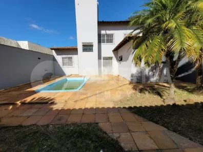 Casa com 3 Quartos à venda, 265m² no Jardim Karaíba, Uberlândia