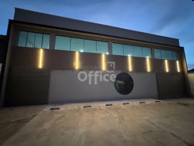 Prédio Comercial para alugar, 700m² no Jundiaí, Anápolis