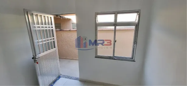 Casa com 1 Quarto para alugar, 30m² no Ramos, Rio de Janeiro