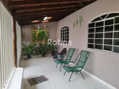 Casa com 3 Quartos à venda, 169m² no Santa Rosa, Uberlândia
