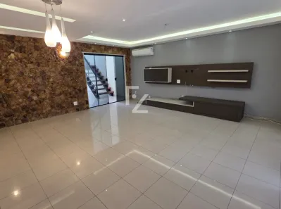Casa de Condomínio com 4 Quartos para alugar, 249m² no Taquara, Rio de Janeiro