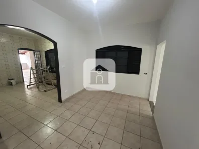 Casa com 3 Quartos para alugar, 188m² no Marta Helena, Uberlândia