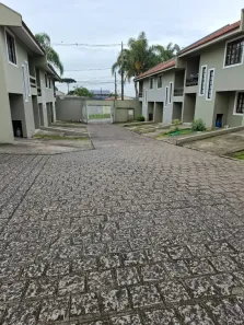 Casa de Condomínio com 3 Quartos para alugar, 75m² no Silveira da Motta, São José dos Pinhais