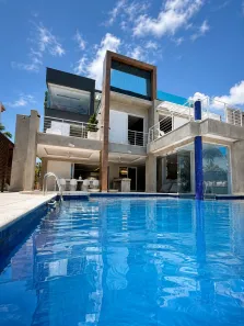 Casa com 4 Quartos para venda ou aluguel, 682m² no Camboinhas, Niterói