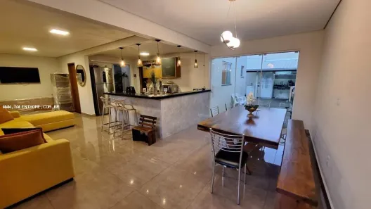 Casa com 3 Quartos à venda, 200m² no Brasília, Londrina