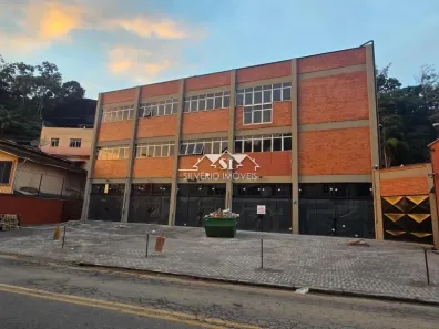 Ponto Comercial para alugar, 1355m² no Quissama, Petrópolis