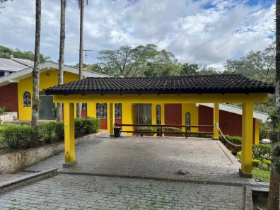 Casa com 4 Quartos para alugar, 310m² no Recanto da Floresta, Itapecerica da Serra