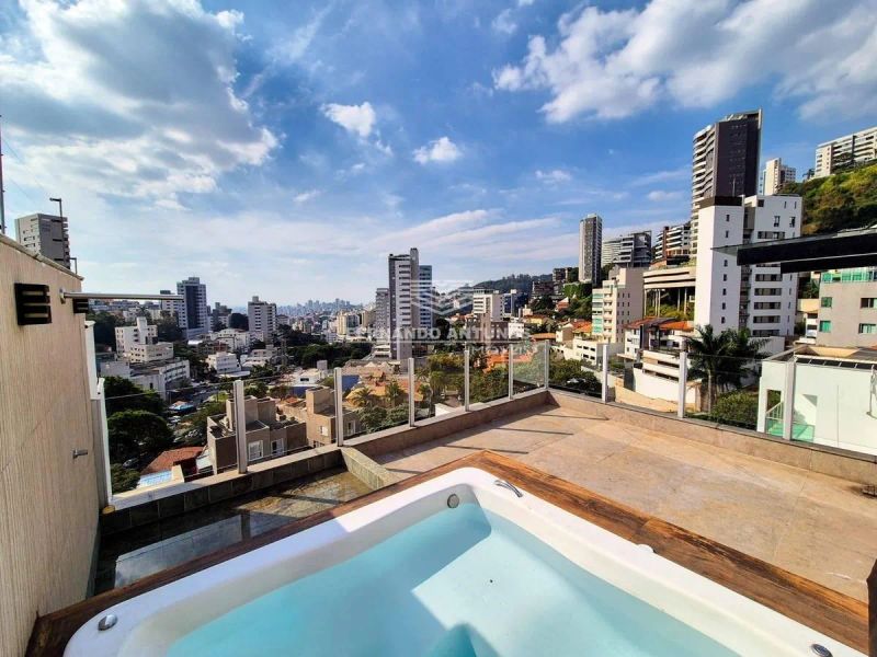 Casa com 4 quartos — Santa Lúcia, Belo Horizonte