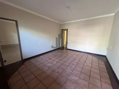 Casa com 3 Quartos para alugar, 222m² no São Cristóvão, Volta Redonda