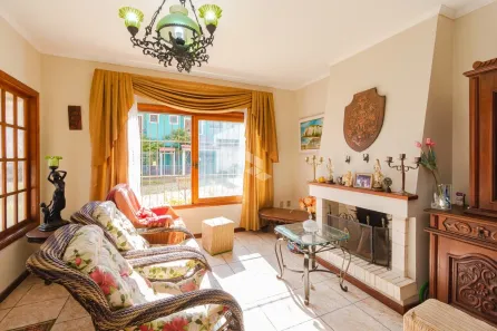 Casa com 3 Quartos à venda, 190m² no Espírito Santo, Porto Alegre