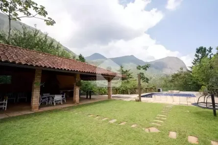 Casa com 6 Quartos à venda, 600m² no Araras, Petrópolis