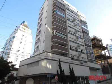 Apartamento com 2 Quartos para alugar, 82m² no Centro, Florianópolis