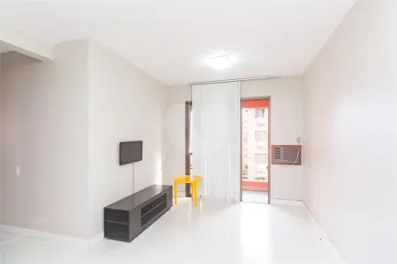 Apartamento com 3 Quartos para venda ou aluguel, 74m² no Chácara das Pedras, Porto Alegre