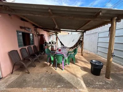 Casa com 2 Quartos para alugar, 85m² no Residencial Integração, Uberlândia