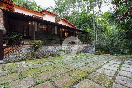 Casa com 4 Quartos à venda, 579m² no Muriqui, Niterói