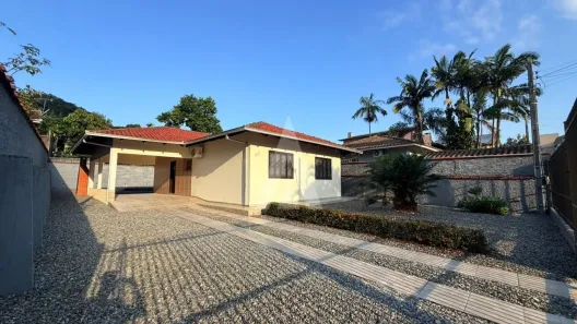 Casa com 2 Quartos para alugar, 117m² no Bom Retiro, Joinville