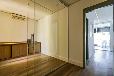 Ponto Comercial com 8 Quartos para alugar, 110m² no República, São Paulo