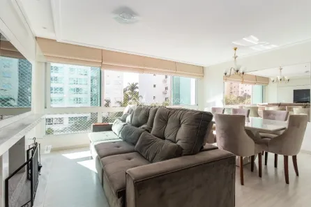 Apartamento com 3 Quartos para alugar, 107m² no Passo da Areia, Porto Alegre