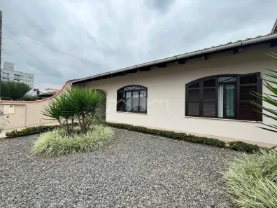 Casa com 2 Quartos à venda, 145m² no Floresta, Joinville