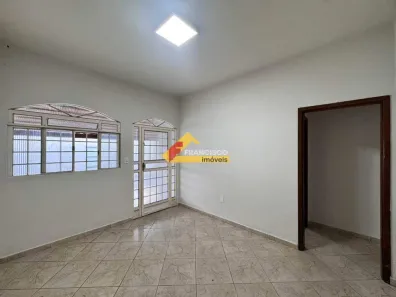 Casa com 3 Quartos para alugar, 177m² no São José, Divinópolis