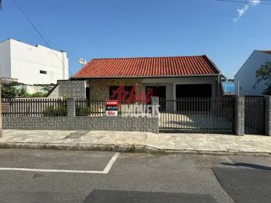 Casa com 3 Quartos à venda, 202m² no Guanabara, Joinville