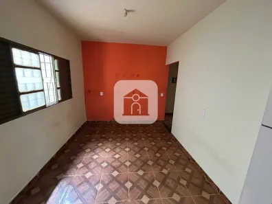 Casa com 3 Quartos para alugar, 80m² no Jardim Europa, Uberlândia