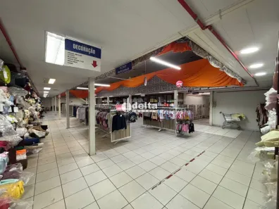 Ponto Comercial para alugar, 1620m² no Centro, Uberlândia