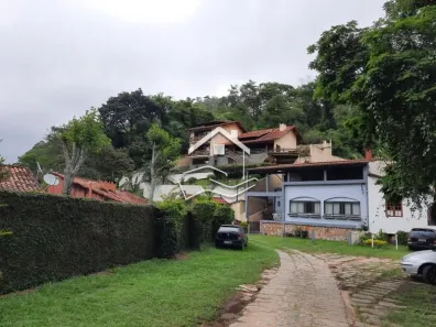 Casa com 4 Quartos para alugar, 280m² no Nogueira, Petrópolis