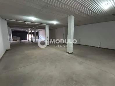 Ponto Comercial para alugar, 250m² no Santa Mônica, Uberlândia