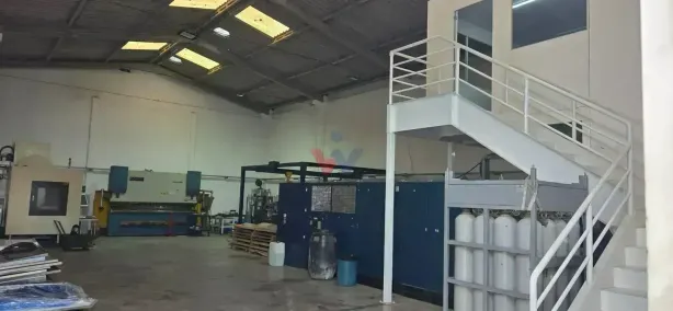 Galpão/Depósito/Armazém à venda, 240m² no Cidade Industrial, Curitiba