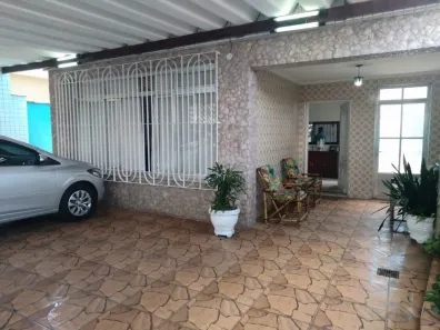 Sobrado com 4 Quartos à venda, 225m² no Vila São Jorge, São Vicente