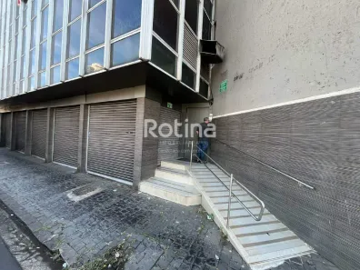 Sala Comercial para alugar, 300m² no Fundinho, Uberlândia