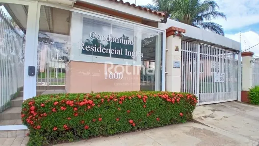 Casa de Condomínio com 3 Quartos para alugar, 70m² no Jardim Karaíba, Uberlândia