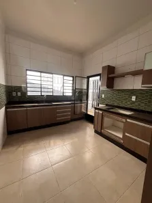 Casa com 3 Quartos para alugar, 200m² no Centro-Norte, Cuiabá
