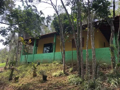 Fazenda/Sítio com 2 Quartos para alugar, 10000m² no Freguesia da Escada, Guararema