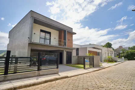 Casa de Condomínio com 4 Quartos à venda, 479m² no Itacorubi, Florianópolis
