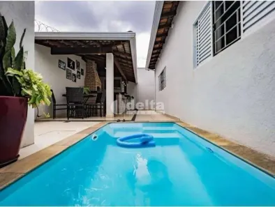 Casa com 3 Quartos à venda, 170m² no Jardim Karaíba, Uberlândia