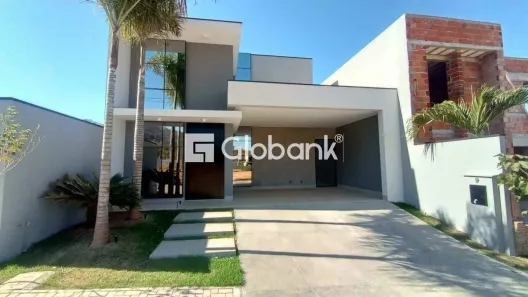 Casa de Condomínio com 3 Quartos à venda, 240m² no Ibituruna, Montes Claros