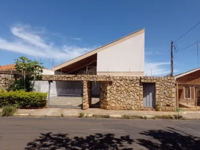 Casa com 3 Quartos à venda, 319m² no Centro, Araraquara