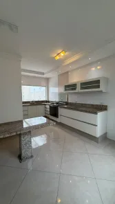 Casa de Condomínio com 3 Quartos para alugar, 250m² no Parque Residencial Itapeti, Mogi das Cruzes