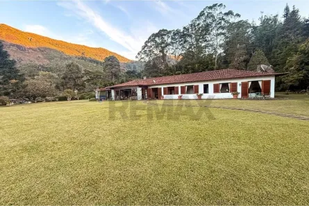 Casa com 4 Quartos à venda, 512m² no Quebra Frascos, Teresópolis
